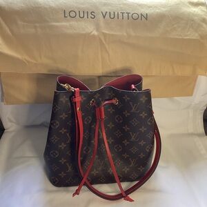 LOUIS VUITTON Neo’Noe’ in Red